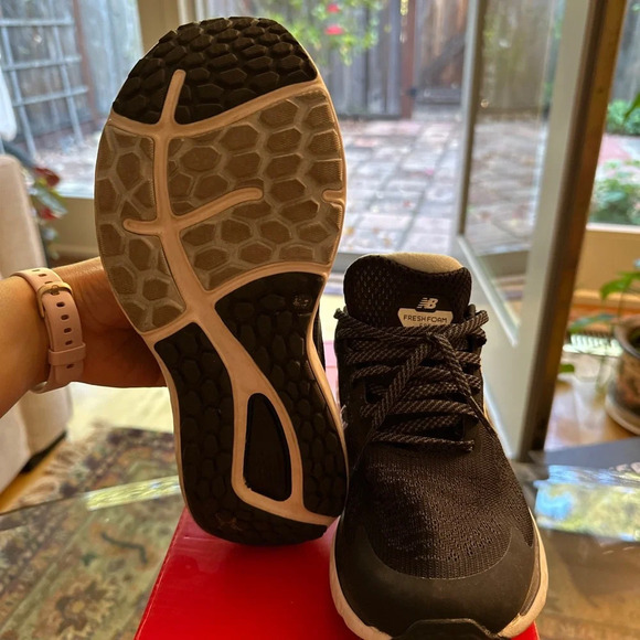 New balance women’s 7 wide, running shoe - Picture 2 of 4